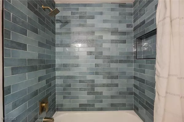 1864 Shadow Mountain PL, Las Vegas, NV 89108