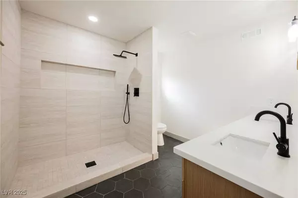 2816 Fort Sumter DR, North Las Vegas, NV 89030