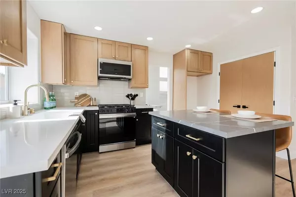 7313 Sunspot DR, Las Vegas, NV 89128