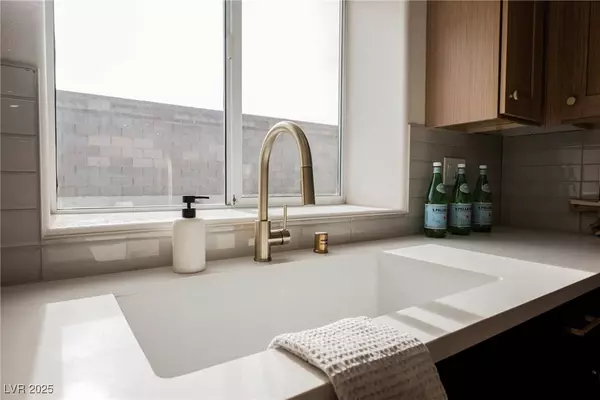 7313 Sunspot DR, Las Vegas, NV 89128