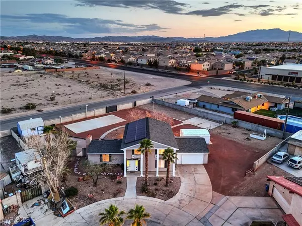 7477 Ullom DR, Las Vegas, NV 89139