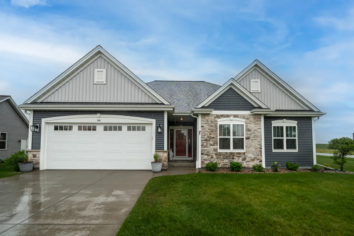 542 Tahoe Ln, Hartford, WI 53027-2086