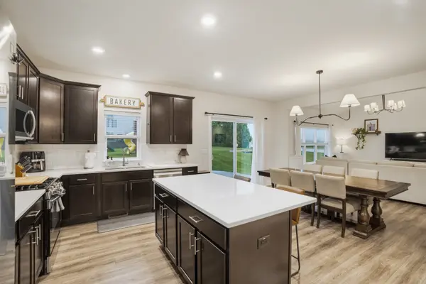 542 Tahoe Ln, Hartford, WI 53027-2086