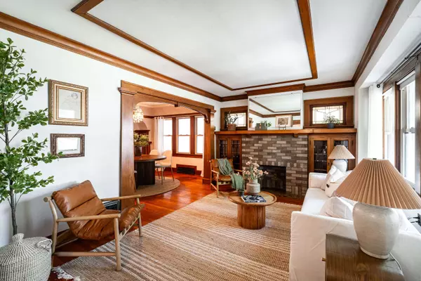 1606 S 82nd St, West Allis, WI 53214