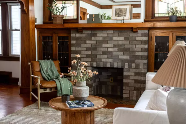 1606 S 82nd St, West Allis, WI 53214