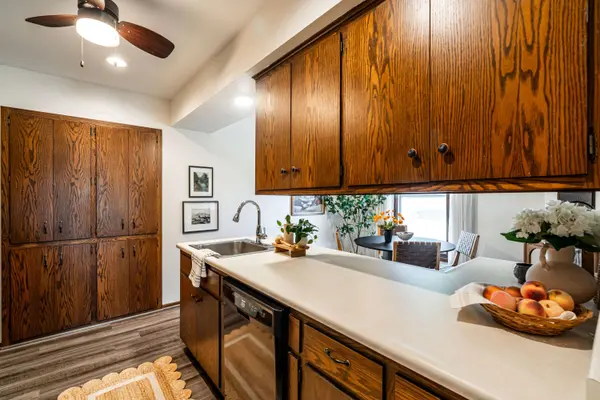 1704 Mohawk Ln, Waukesha, WI 53186
