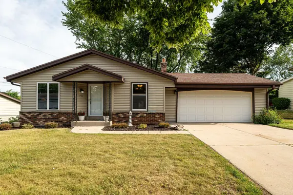 1704 Mohawk Ln, Waukesha, WI 53186