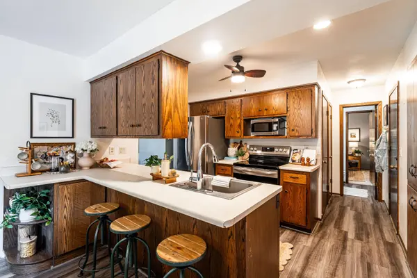1704 Mohawk Ln, Waukesha, WI 53186