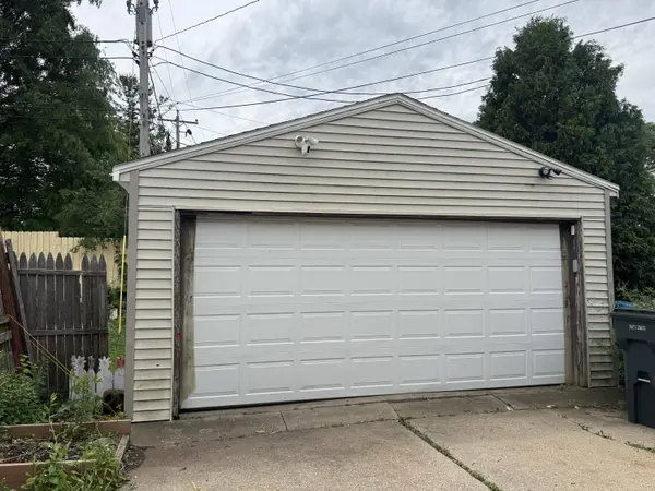 8525 W Lincoln Ave, West Allis, WI 53227