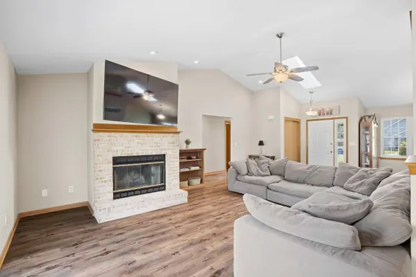 432 Hickory St, Belgium, WI 53004
