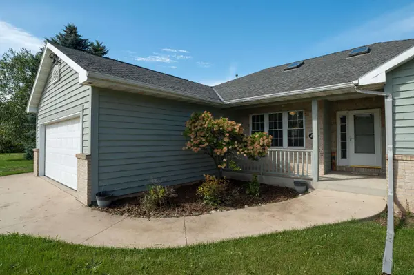 432 Hickory St, Belgium, WI 53004