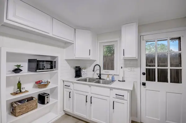 1106 S 110th St, West Allis, WI 53214