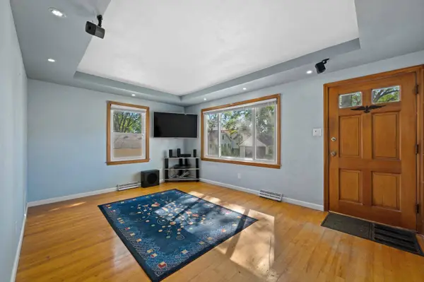 9020 W Vincent Pl, West Allis, WI 53214