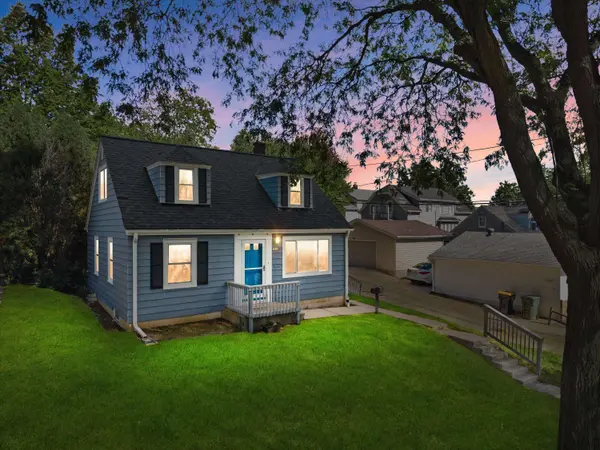 9020 W Vincent Pl, West Allis, WI 53214