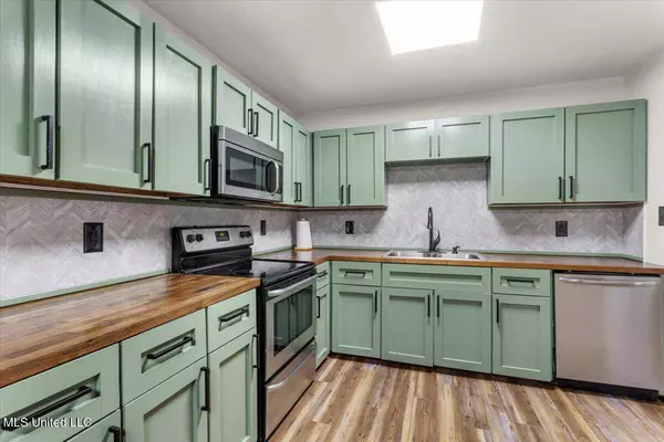 115 Rolling Woods Road, Lucedale, MS 39452