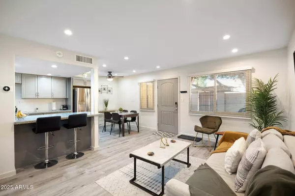 948 S ALMA SCHOOL Road #3, Mesa, AZ 85210