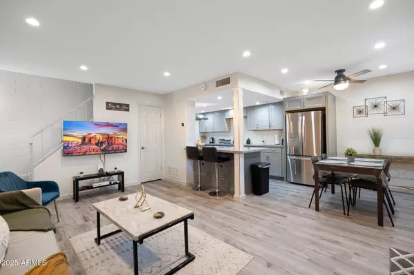 948 S ALMA SCHOOL Road #3, Mesa, AZ 85210