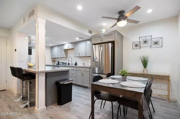 948 S ALMA SCHOOL Road #3, Mesa, AZ 85210