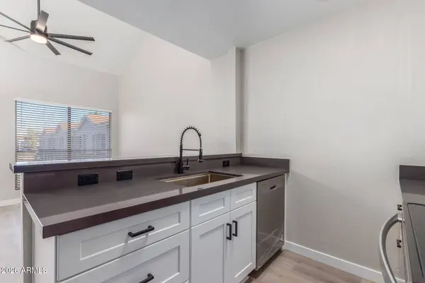 8888 N 47TH Avenue #212, Glendale, AZ 85302