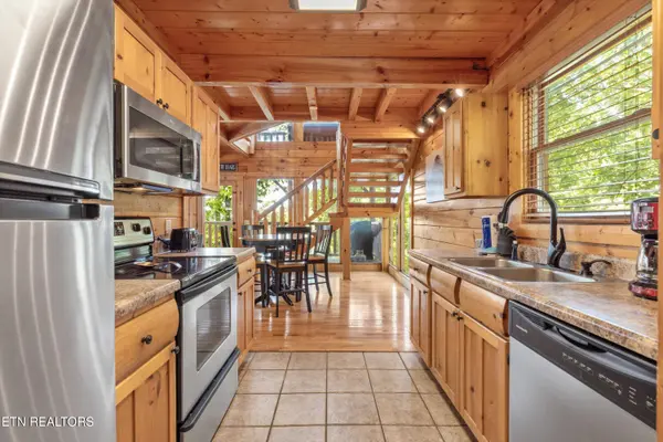 1109 Autumn Path WAY, Sevierville, TN 37862