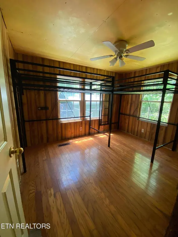 129 Shields Branch Rd, Tellico Plains, TN 37385