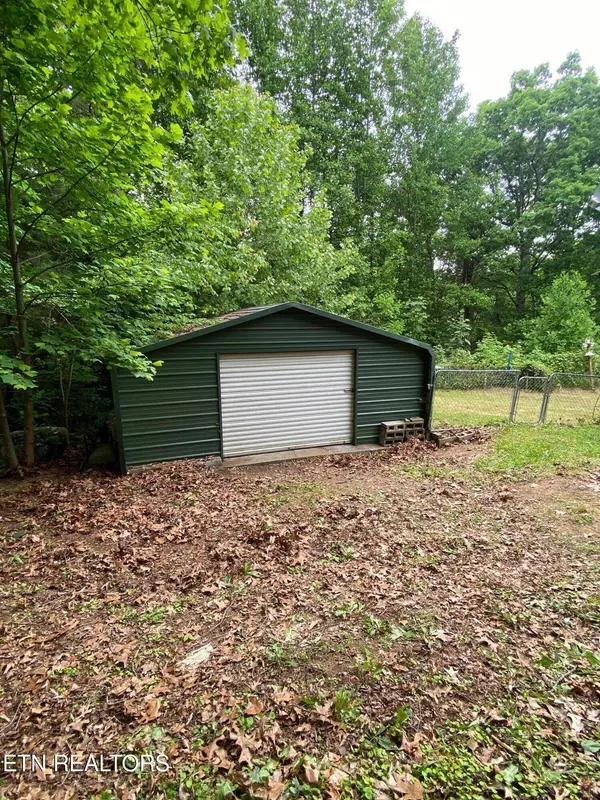 129 Shields Branch Rd, Tellico Plains, TN 37385
