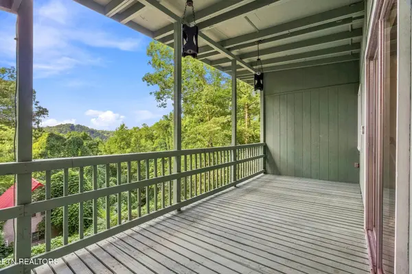 154 White Oak LN, Caryville, TN 37714