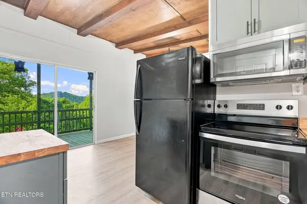 154 White Oak LN, Caryville, TN 37714
