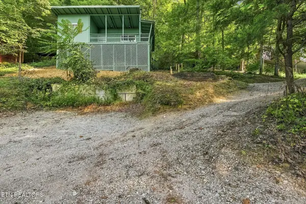 154 White Oak LN, Caryville, TN 37714