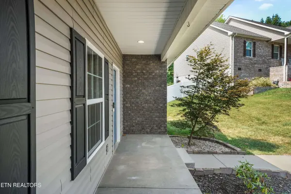 2000 Country Brook LN, Knoxville, TN 37921
