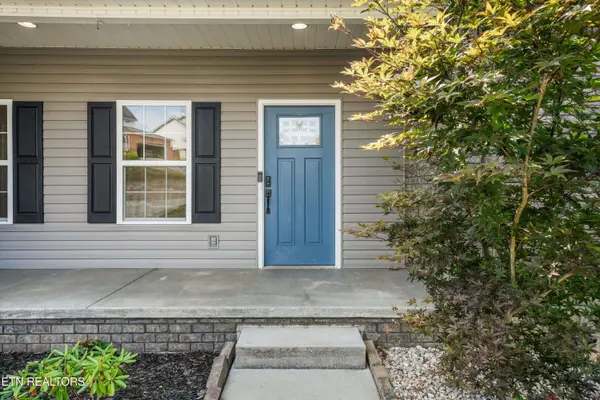2000 Country Brook LN, Knoxville, TN 37921