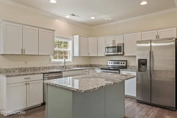2000 Country Brook LN, Knoxville, TN 37921