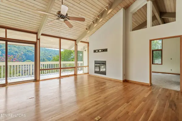109 Lakeview PL, Clinton, TN 37716
