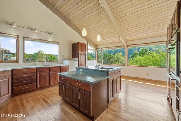 109 Lakeview PL, Clinton, TN 37716