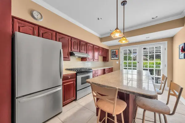 1049 W 33rd AVE, Vancouver, BC V6M 1A1