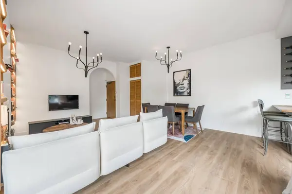 410 Carnarvon ST #102, New Westminster, BC V3L 5N9