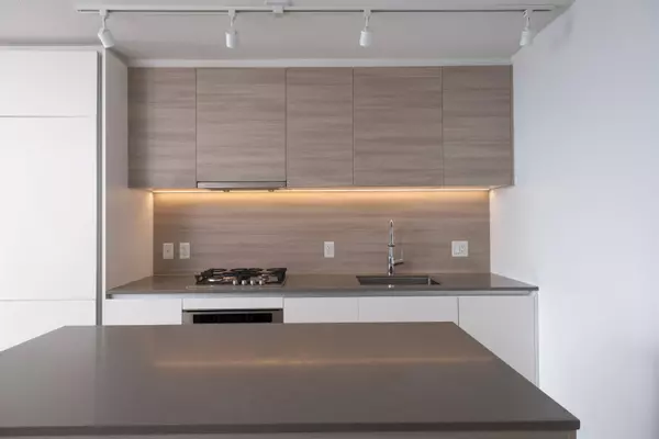 988 Quayside DR #912, New Westminster, BC V3M 0L5