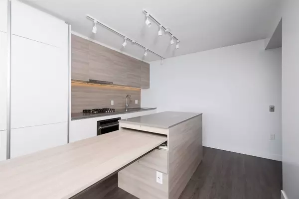 988 Quayside DR #912, New Westminster, BC V3M 0L5