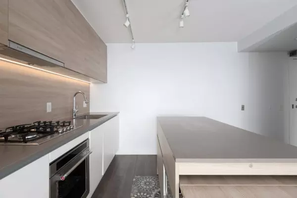 988 Quayside DR #912, New Westminster, BC V3M 0L5