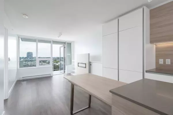 988 Quayside DR #912, New Westminster, BC V3M 0L5