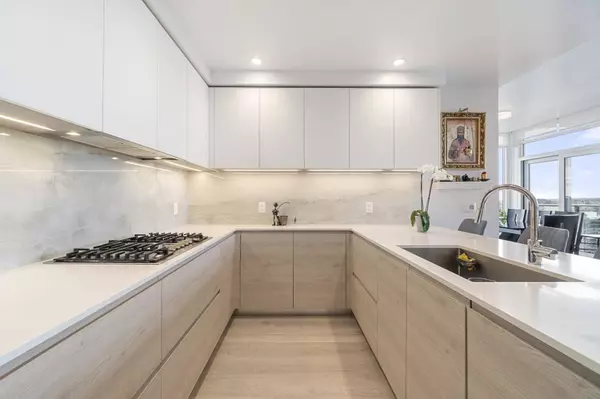 680 Quayside DR #3503, New Westminster, BC V3M 0P2