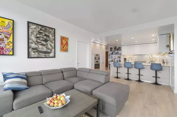 680 Quayside DR #3503, New Westminster, BC V3M 0P2