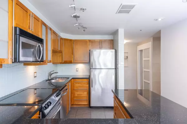 930 Cambie ST #801, Vancouver, BC V6B 5X6