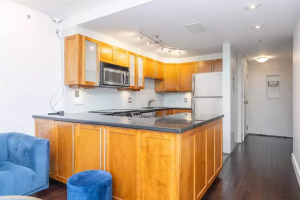 930 Cambie ST #801, Vancouver, BC V6B 5X6