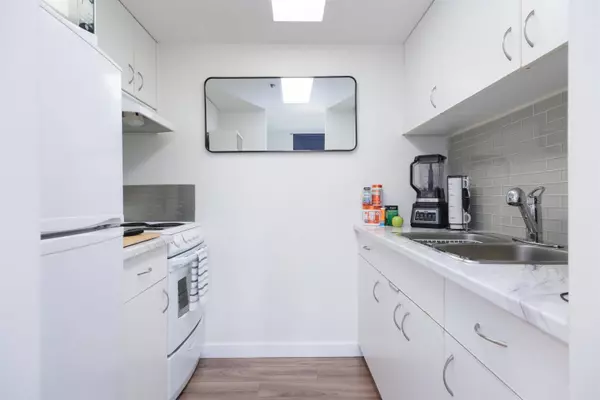 789 Drake ST #801, Vancouver, BC V6Z 2N7