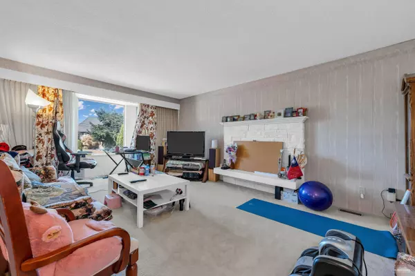 10560 Granville AVE, Richmond, BC V6Y 1R4