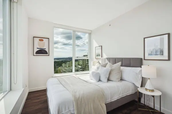 13325 102a AVE #3208, Surrey, BC V3T 0J5