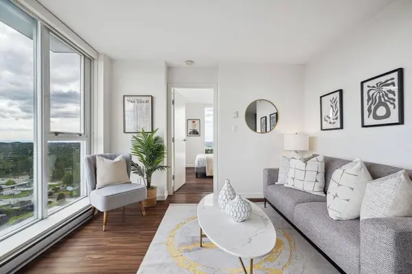 13325 102a AVE #3208, Surrey, BC V3T 0J5