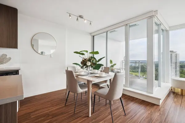 13325 102a AVE #3208, Surrey, BC V3T 0J5