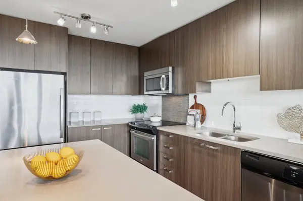 13325 102a AVE #3208, Surrey, BC V3T 0J5